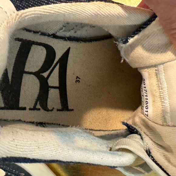 ZARA Dark Denim Sneakers Women Size
Euro 37 (6.5 US) - Picture 11 of 12